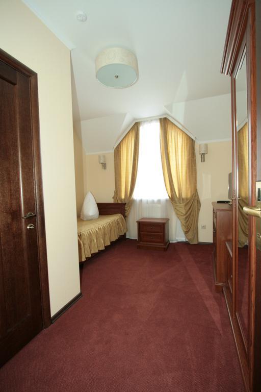 Hotel Kalyna Kremenetsʼ Habitación foto