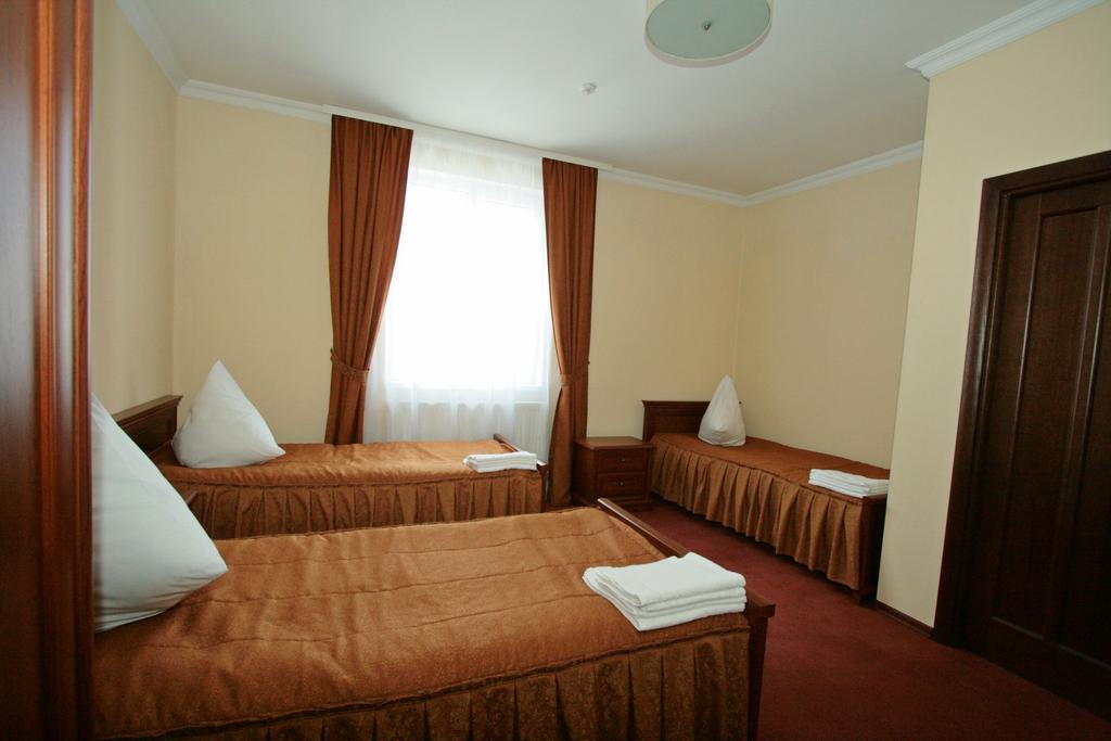 Hotel Kalyna Kremenetsʼ Habitación foto