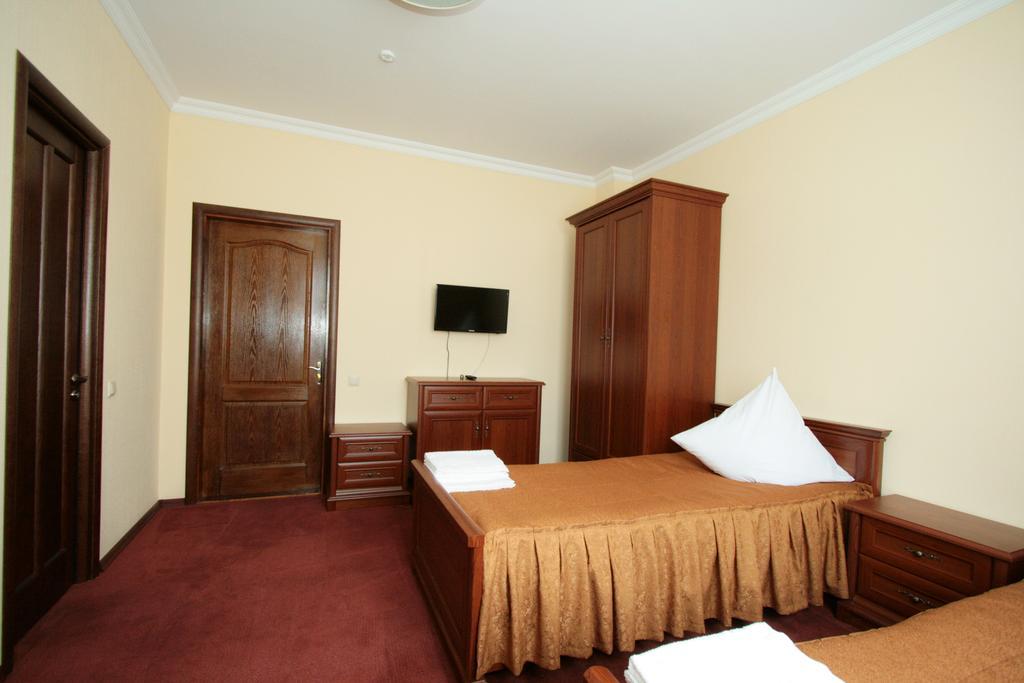 Hotel Kalyna Kremenetsʼ Habitación foto